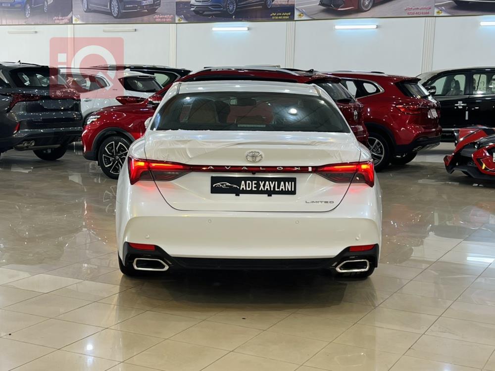 تويوتا أفالون